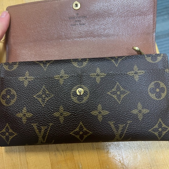 Authentic Sarah Louis Vuitton wallet - Picture 5 of 5
